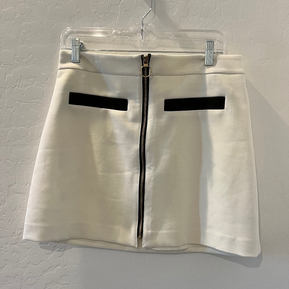 Express White and black NWT size 10 mini skirt zipper down front Y2K